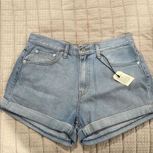 Levi’s Women's Light Blue Denim Rolled Shorts NWOT